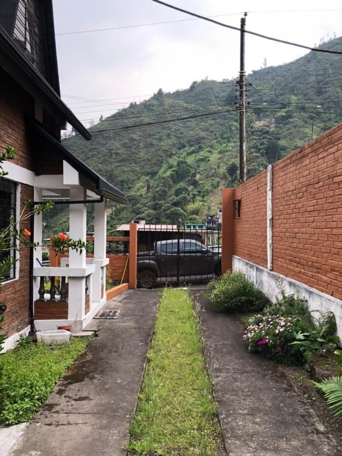 Mountain - Tungurahua Hot Springs/aguas Termales *