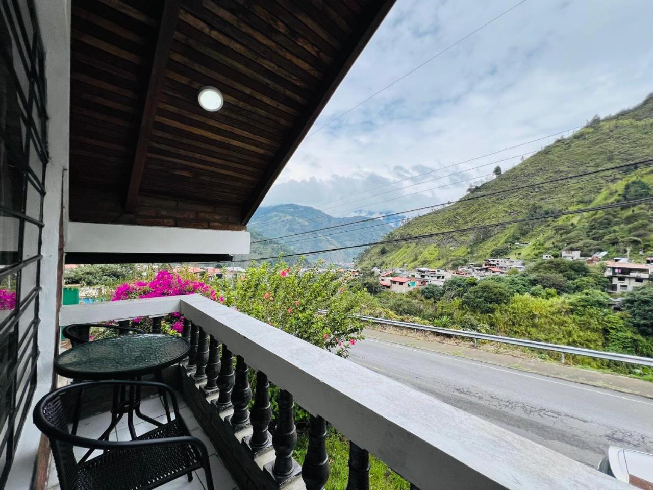 Chalet Mountain - Tungurahua Hot Springs/aguas Termales