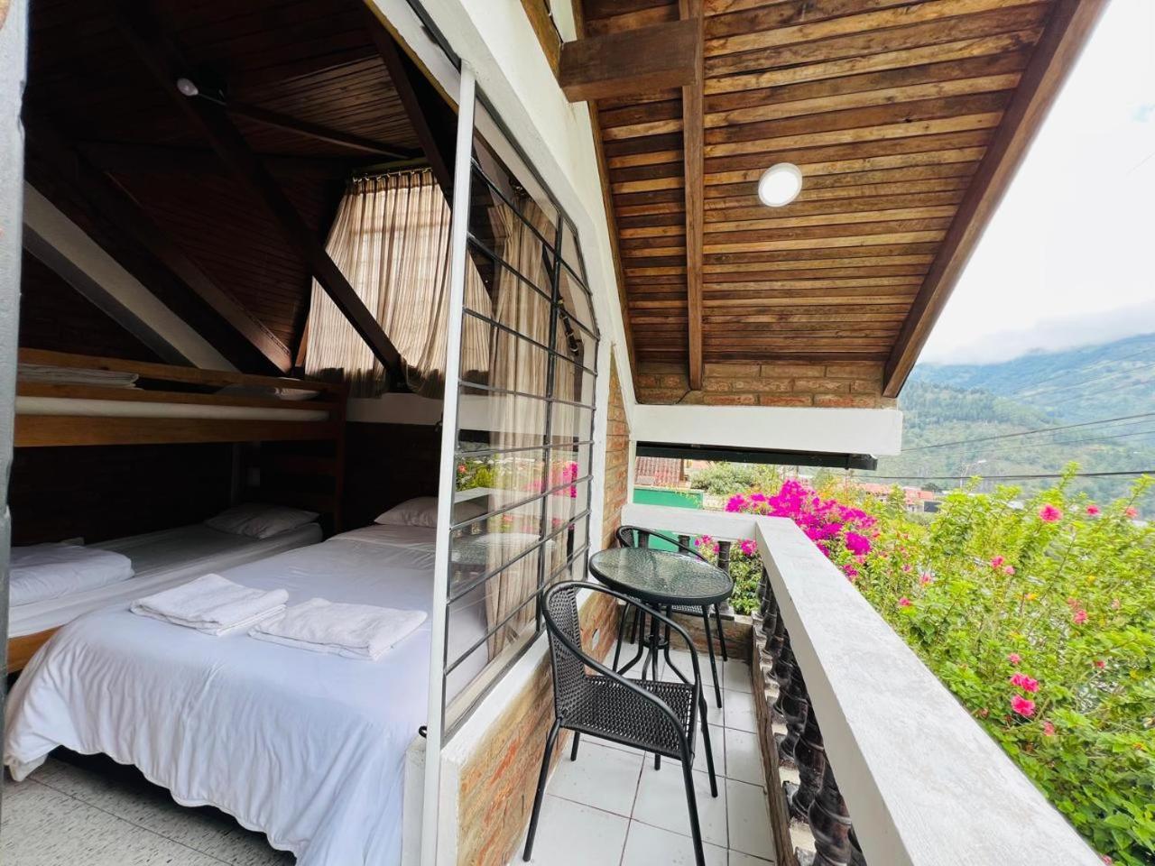 Mountain - Tungurahua Hot Springs/aguas Termales Chalet Banos (Tungurahua)